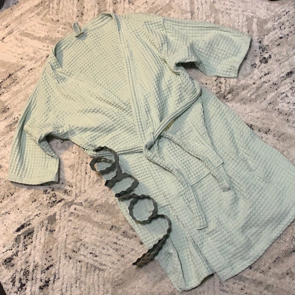 Bathen light green waffle bath robe- never worn!